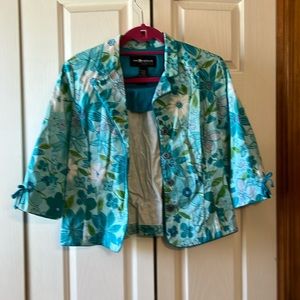 Sag Harbor floral jacket with buttons. 10P